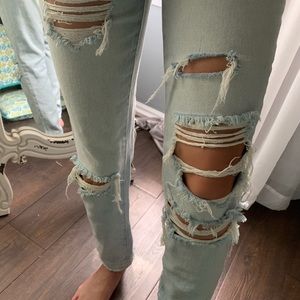 Super cute tillys ripped jeans